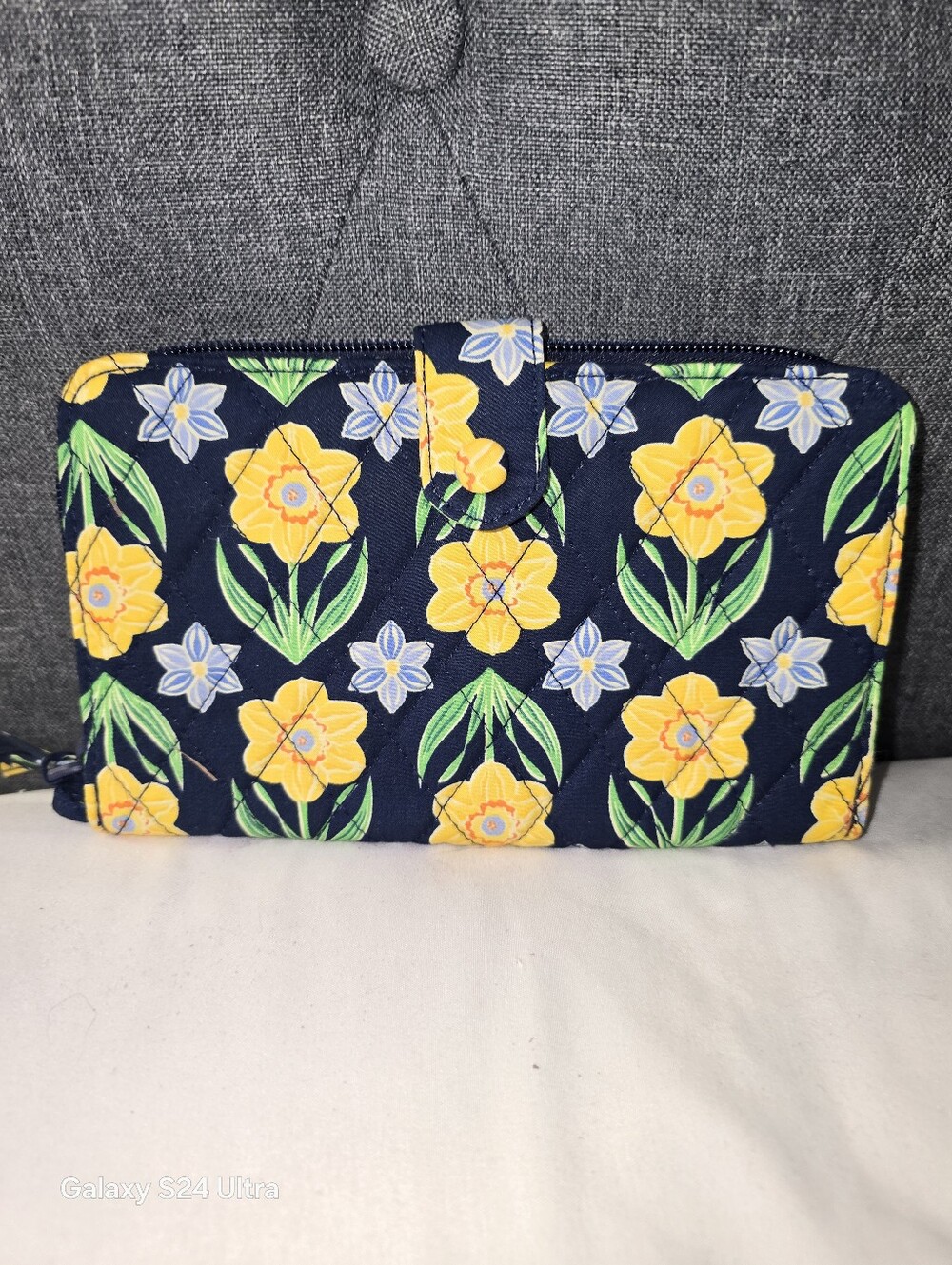 Vera Bradley Large Tab Wallet *Daffodils Print *Retired Pattern *Mint Condition